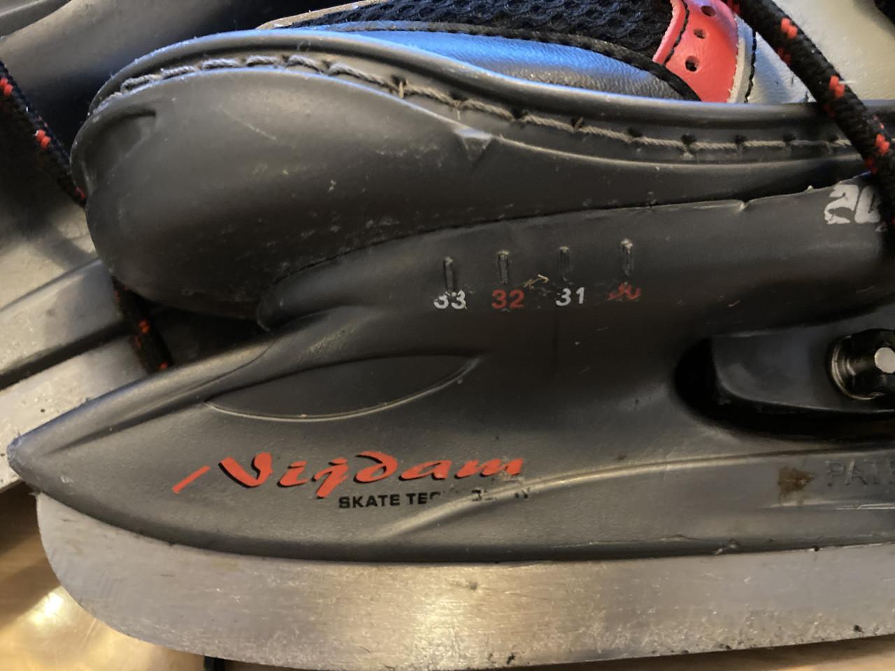 Te koop: Nijdam schaatsen 30/33 (jongen)