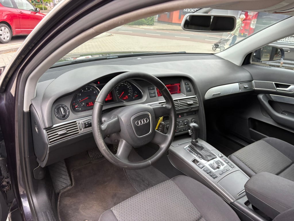 Audi A6 limousine 2.4