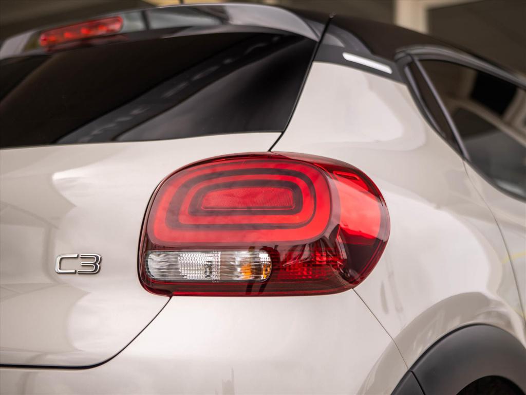 Citroen C3 1.2 puretech 83pk shine | stoelverwarming | carplay | park. sens