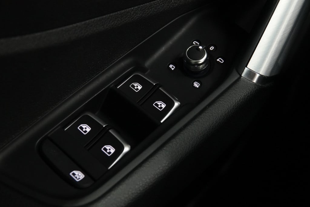 Audi Q2 30 tfsi sport | acc | led | pdc | parkassist |