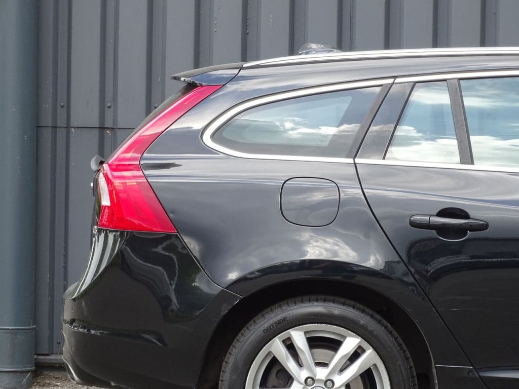 Volvo V60 2.4 d6 awd plug-in hybrid summum | xenon | leder | memory | pdc