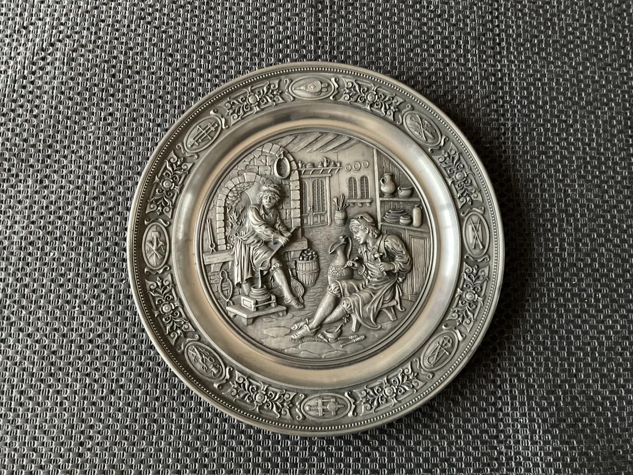 Tinnen bord met afbeelding “Der Silberschmied”