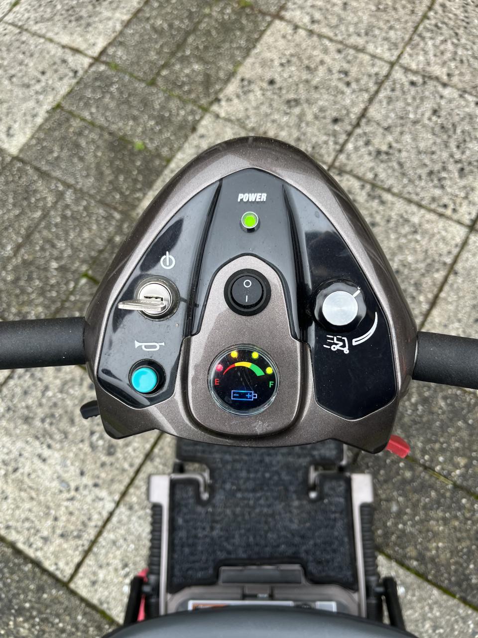 Mango Carbon de Luxe Scootmobile