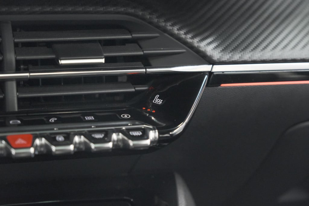 Peugeot E-2008 ev gt 50 kwh | 3 fase | trekhaak | panoramadak | adaptieve c