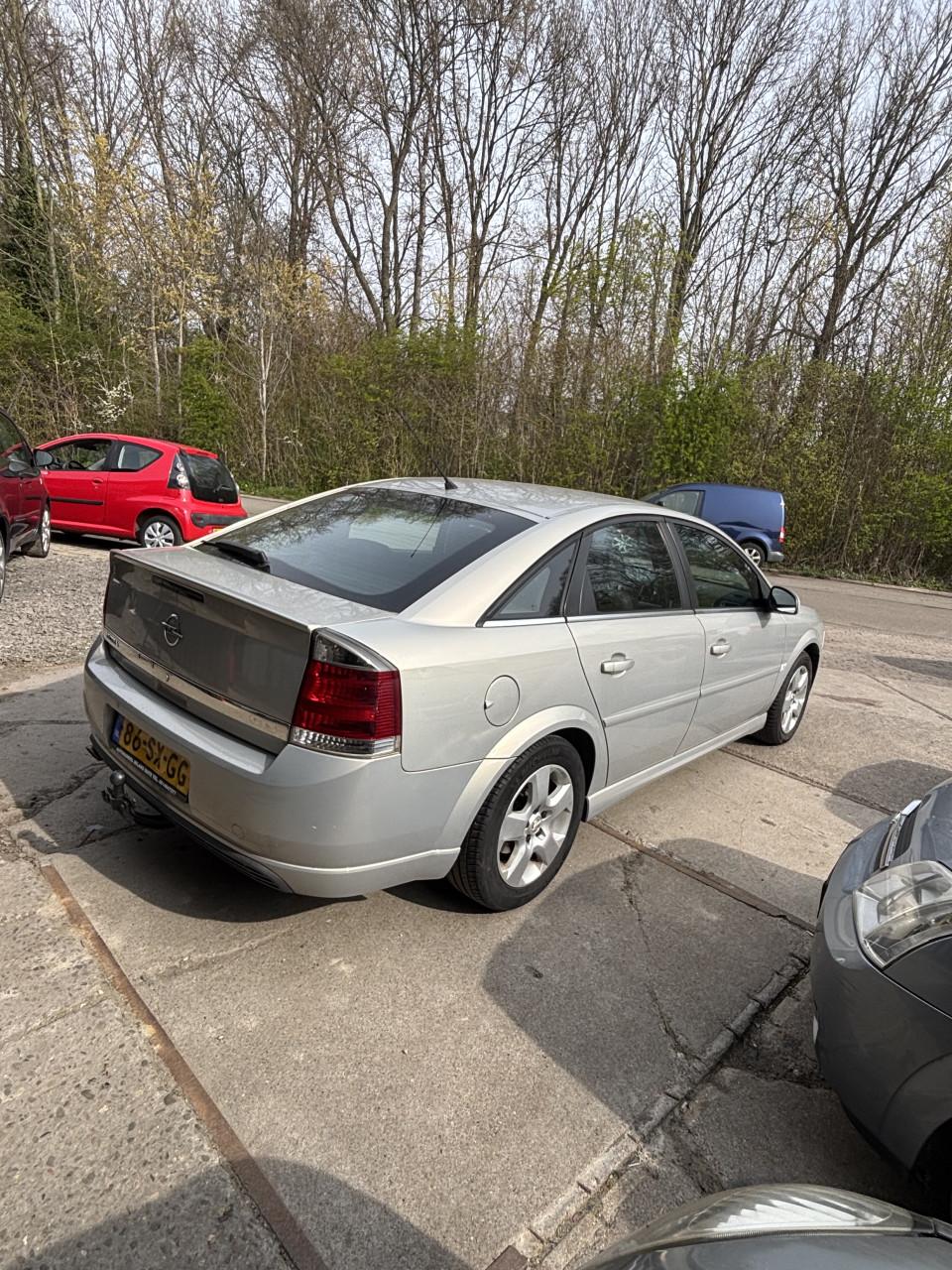 Opel Vectra met een jaar apk