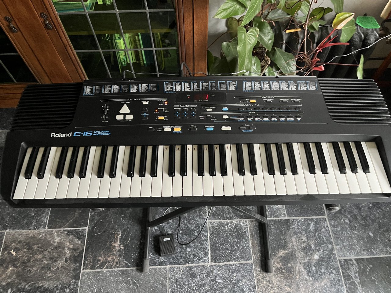 Roland E16 keyboard