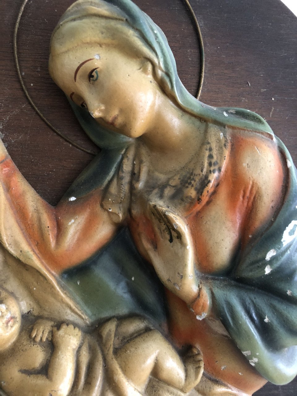 Zeer mooi oud brocante heilig familie wandbeeld van gips