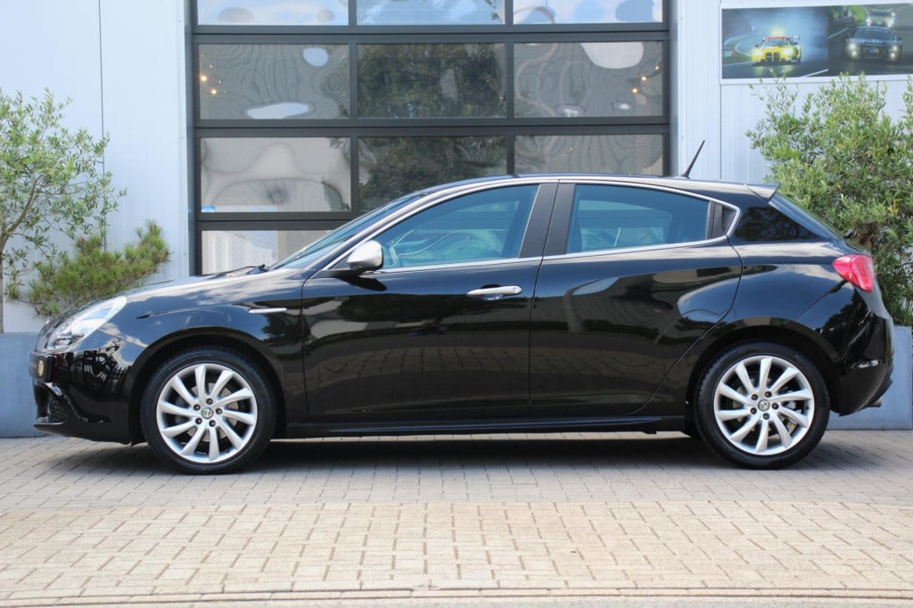 Alfa Romeo Giulietta 1.4 t turbo turismo - leder - cruise - clima - stoel v