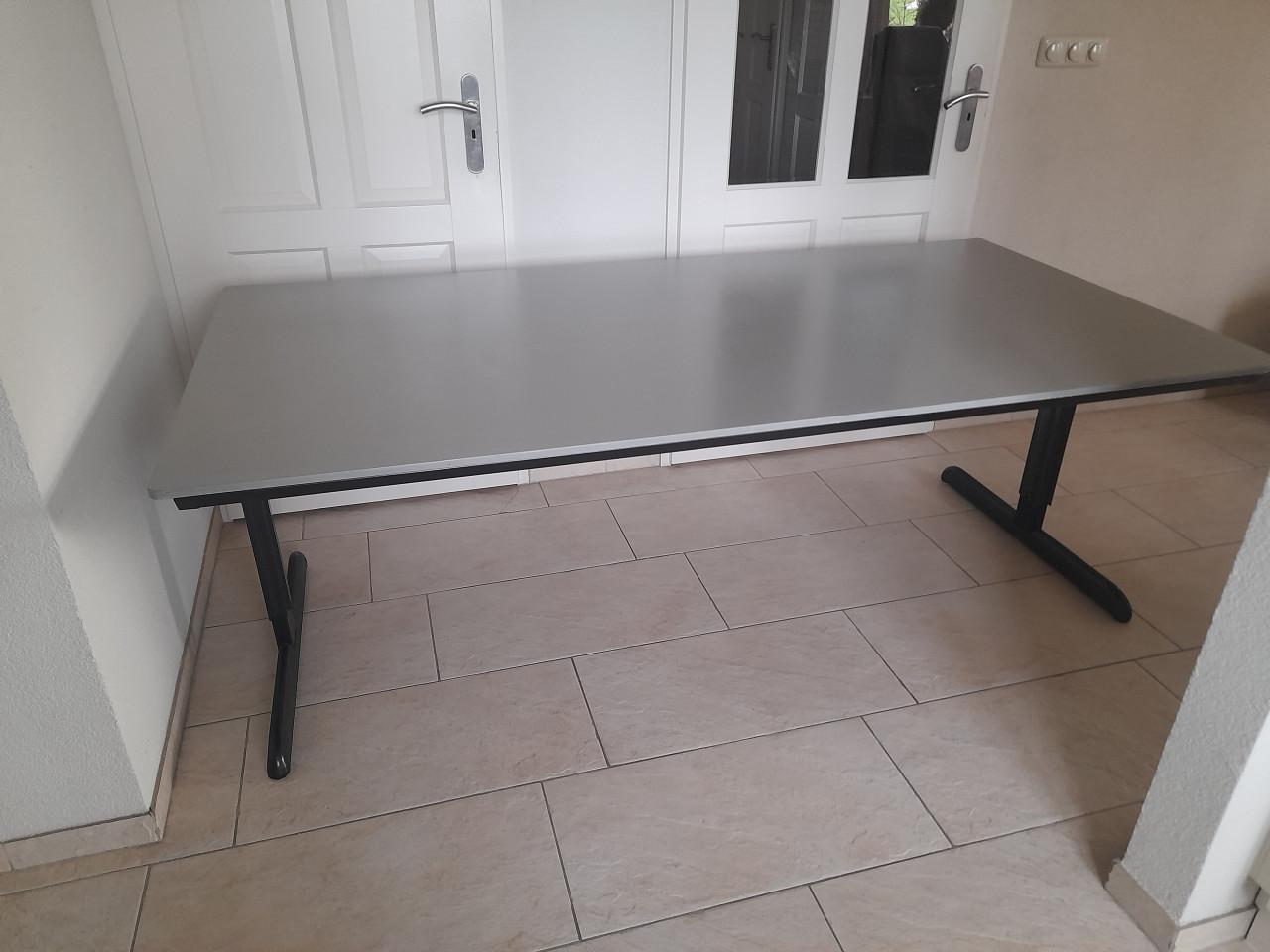 Groot stevige in hoogte verstelbaar bureau (AHREND) 100 x 200