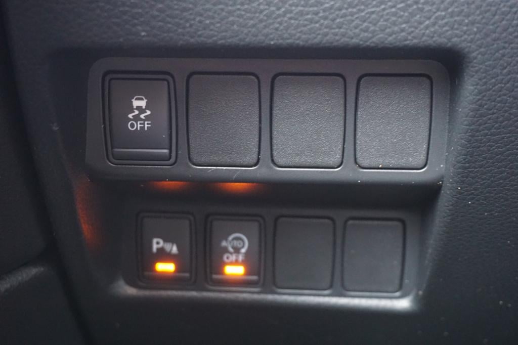 Nissan Qashqai 1.2 premier edition climate / navi / camera / dab / cruise /