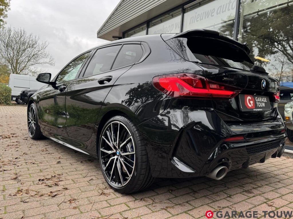 BMW 1 Serie m135i xdrive high executive edition pano orig.nl