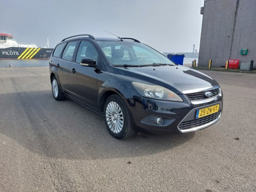 Ford Focus 1.6 Titanium climate, elec. ramen, trekhaak 14mnd APK