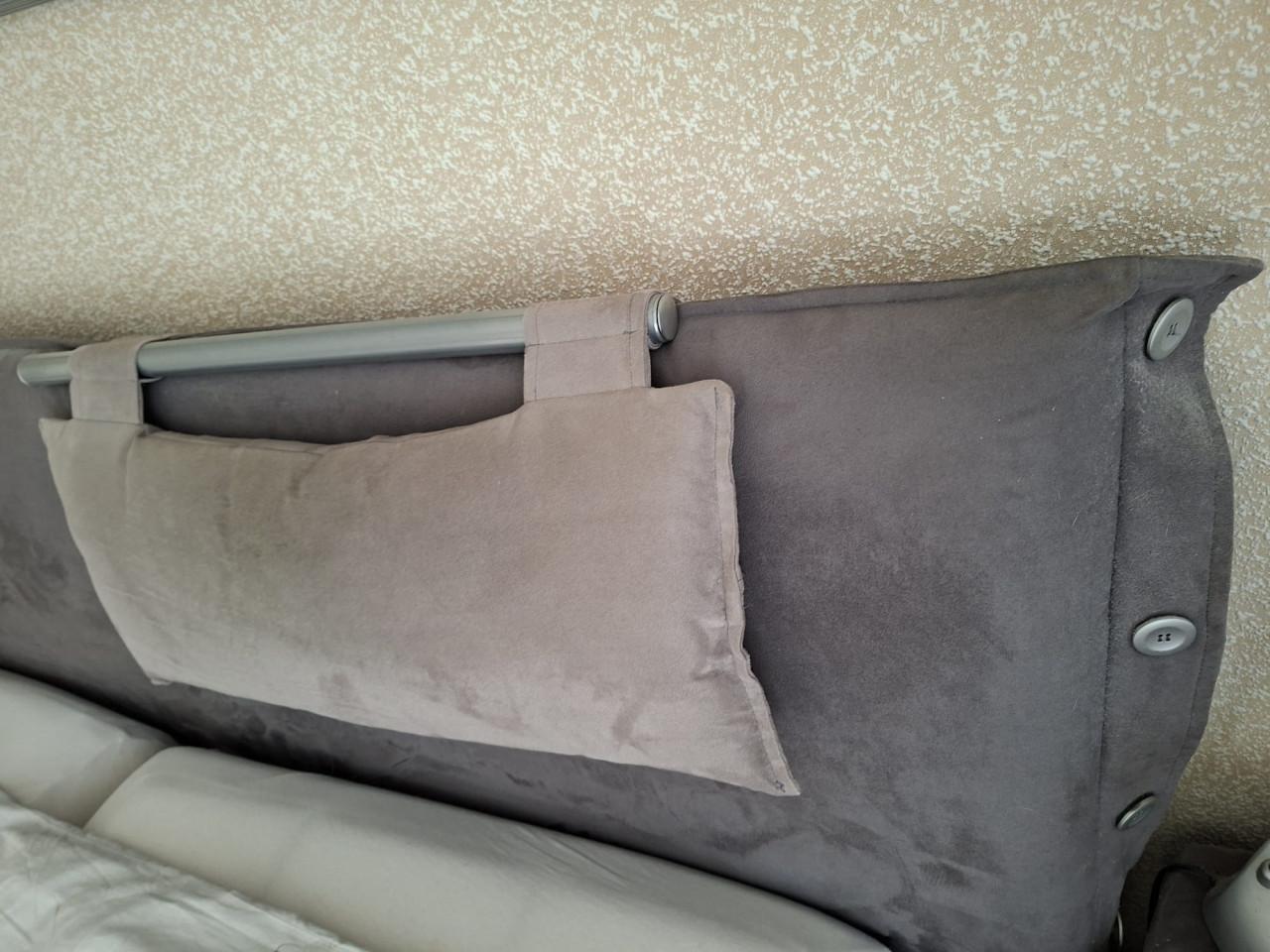 Tweepersoonsbed grijs met achterwand en nachtkasten 180/160