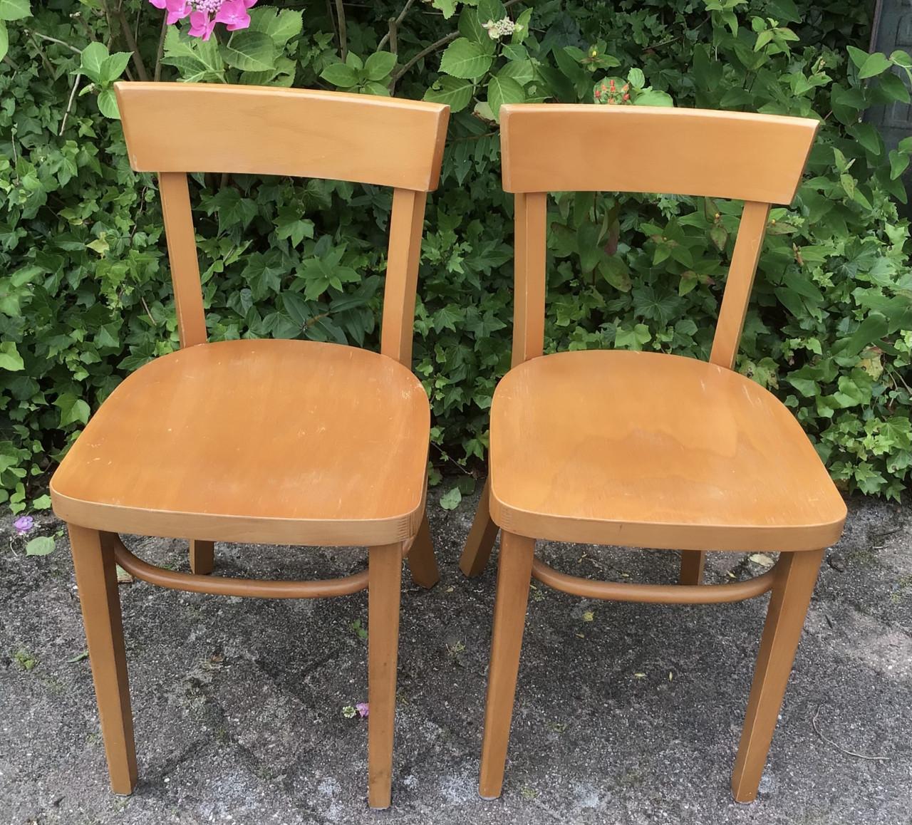 Twee eetkamerstoelen