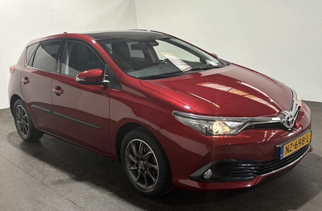 Toyota Auris 1.2t volcano edition