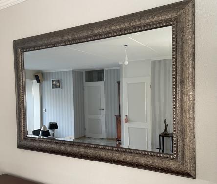 Grote wandspiegel