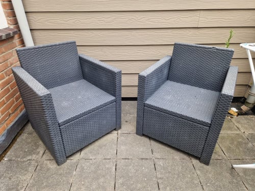 2 tuinstoelen