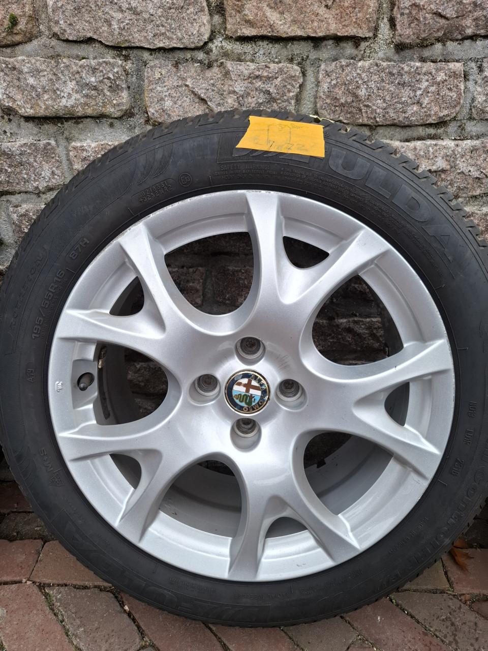 Autobanden met velg