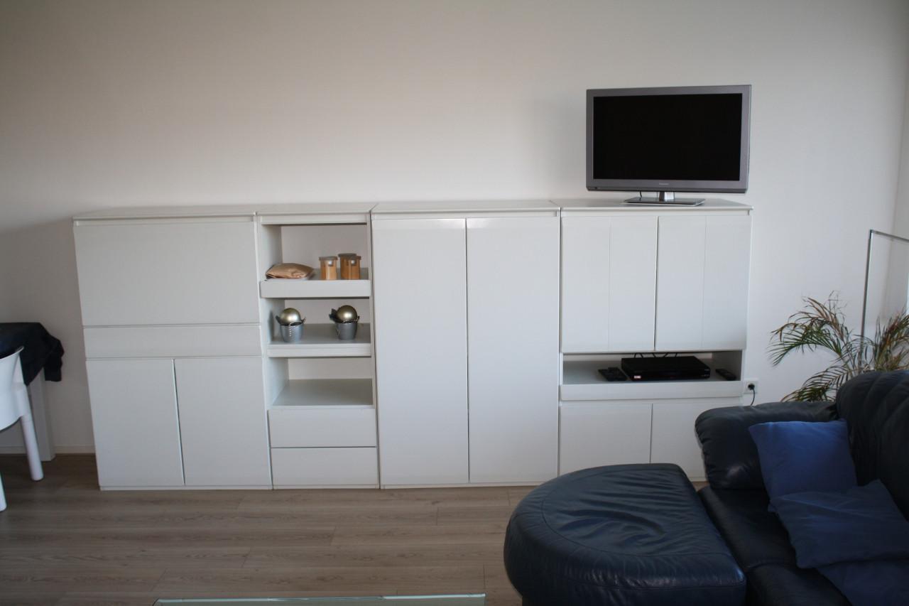 Witte kast, bestaande uit 4 delen