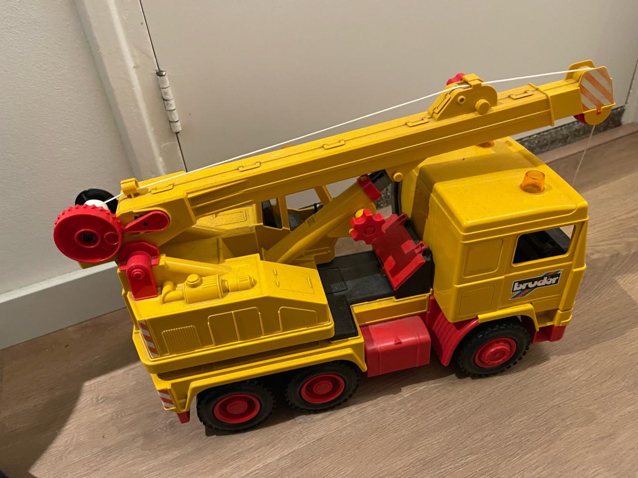 Bruder hijskraan vrachtwagen – stevige speelgoed kraan