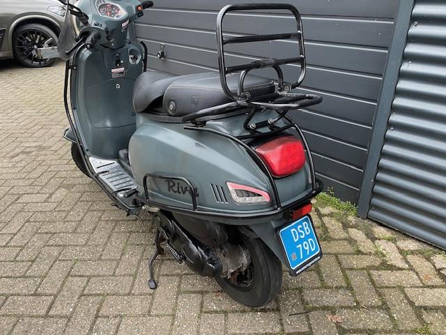 Zeer nette btc riva luxury full option beugels windscherm weinig km nu 899