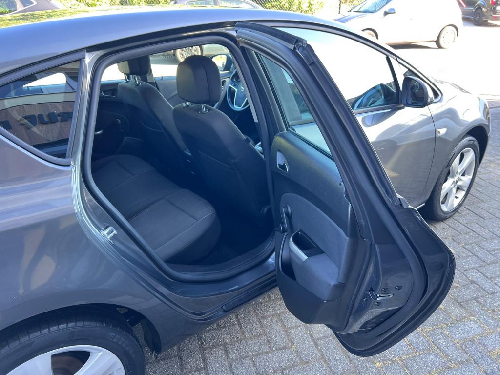 Opel Astra 1.4 turbo edition