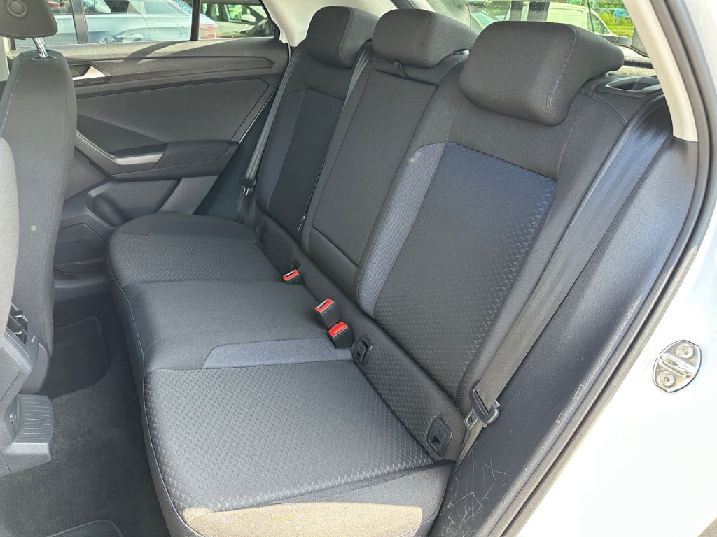 Volkswagen T-roc 1.5 tsi 150pk dsg r-line | 19 inch | led | trekhaak | virt
