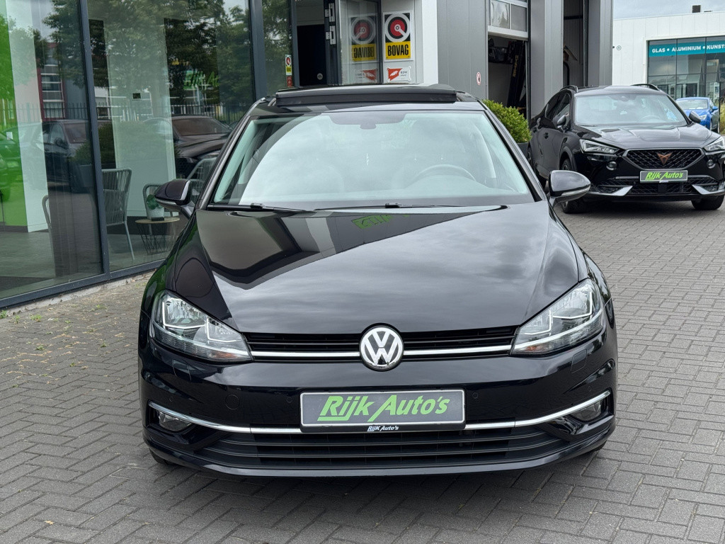 Volkswagen Golf 1.0 tsi highline * panoramadak * stoelverwarming * clima