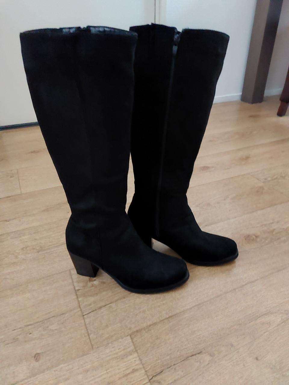 Mooie suede dames laarzen maat 40