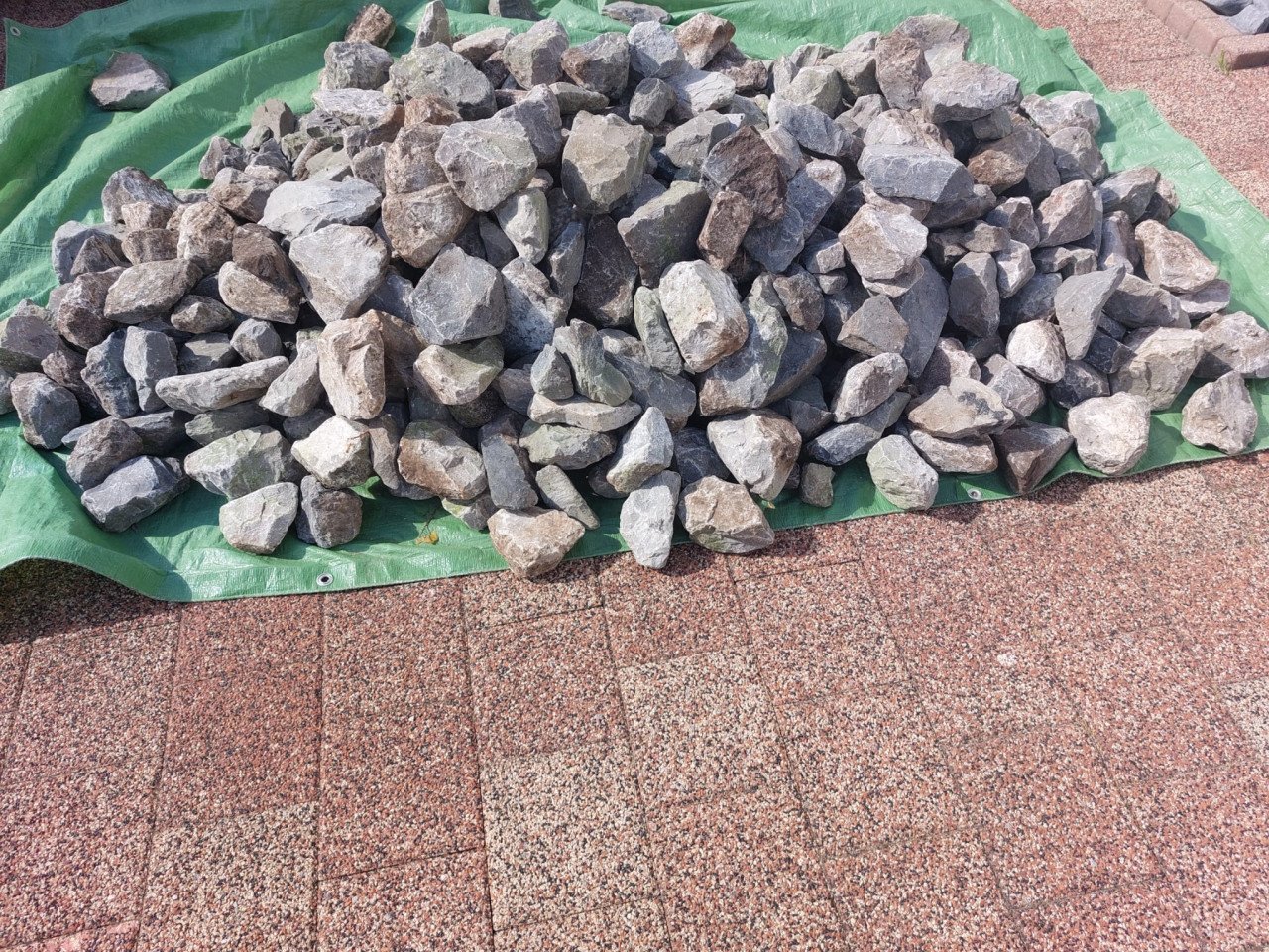 Stapel keien Ardenner grijs GRATIS