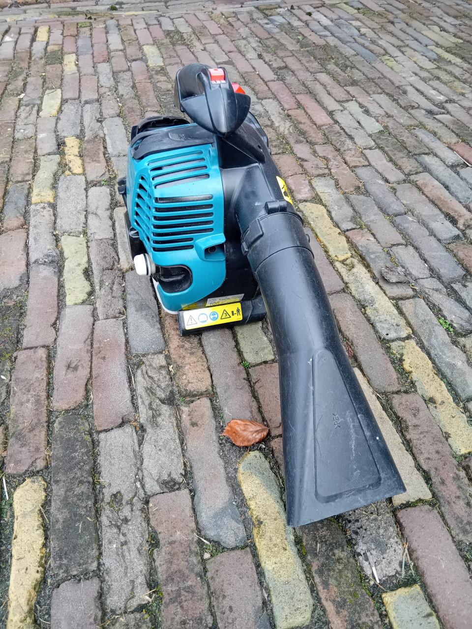 Makita bladblazer