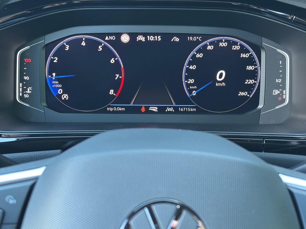 Volkswagen T-roc 1.5 tsi 150pk r-line | black style | keyless | navi | adap