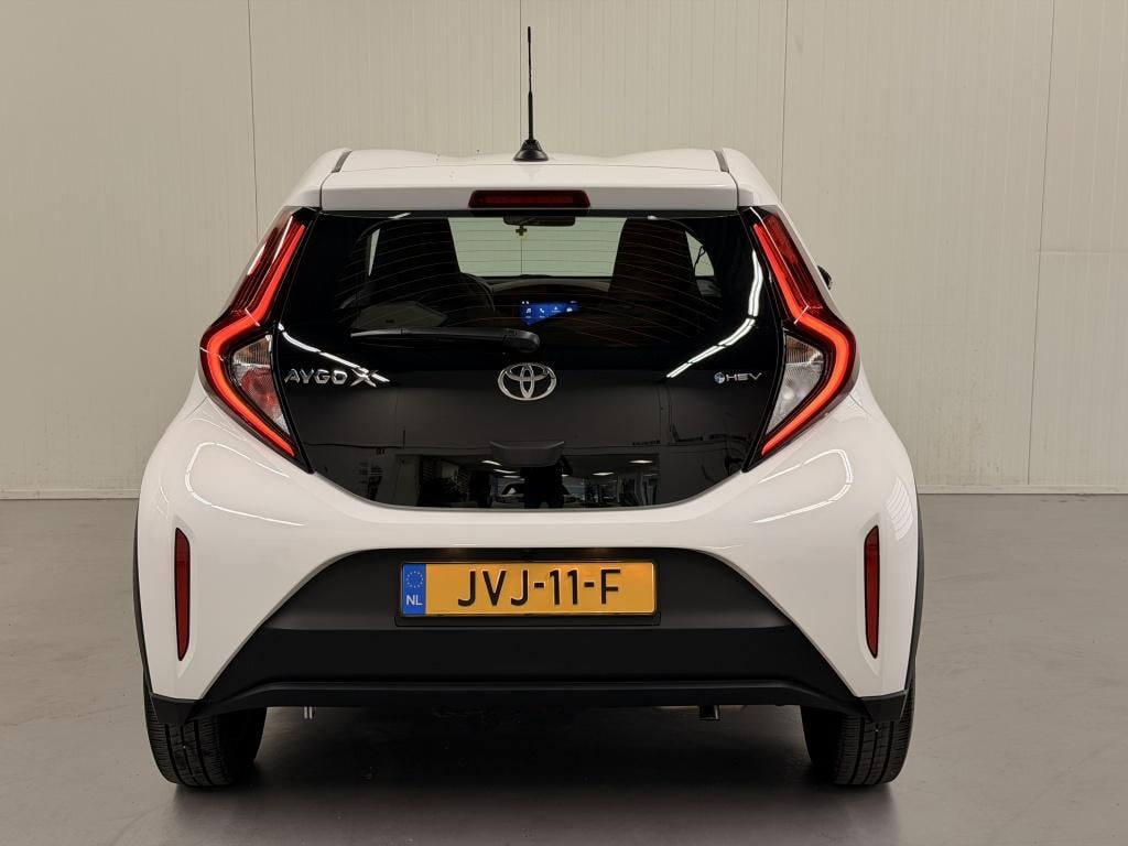 Toyota Aygo X hybrid 115 play