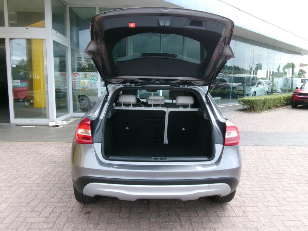 Mercedes-Benz Gla-klasse 200 automaat, cruise.contr., pano, leer, trekhaak