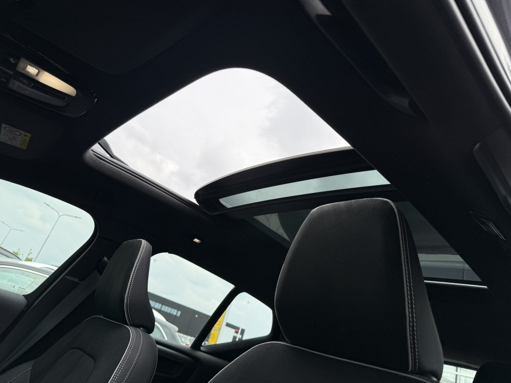Volvo XC40 b3 163pk ultimate dark| adap.cruise| panodak| camera| elek.stoel