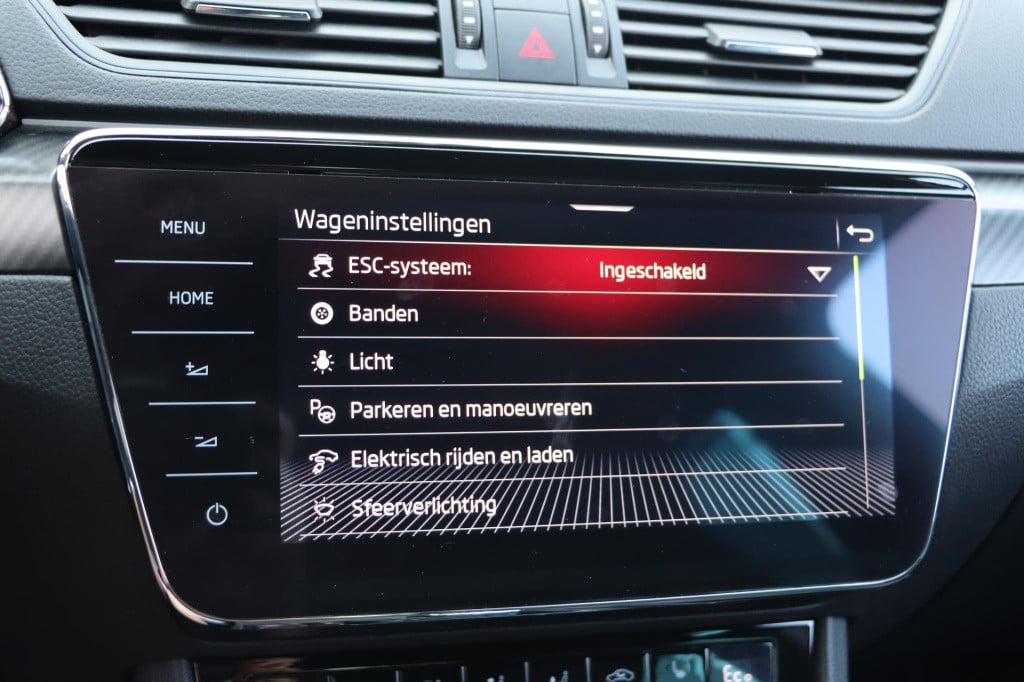 Skoda Superb combi 1.4 tsi iv sportline business 218pk dsg6
