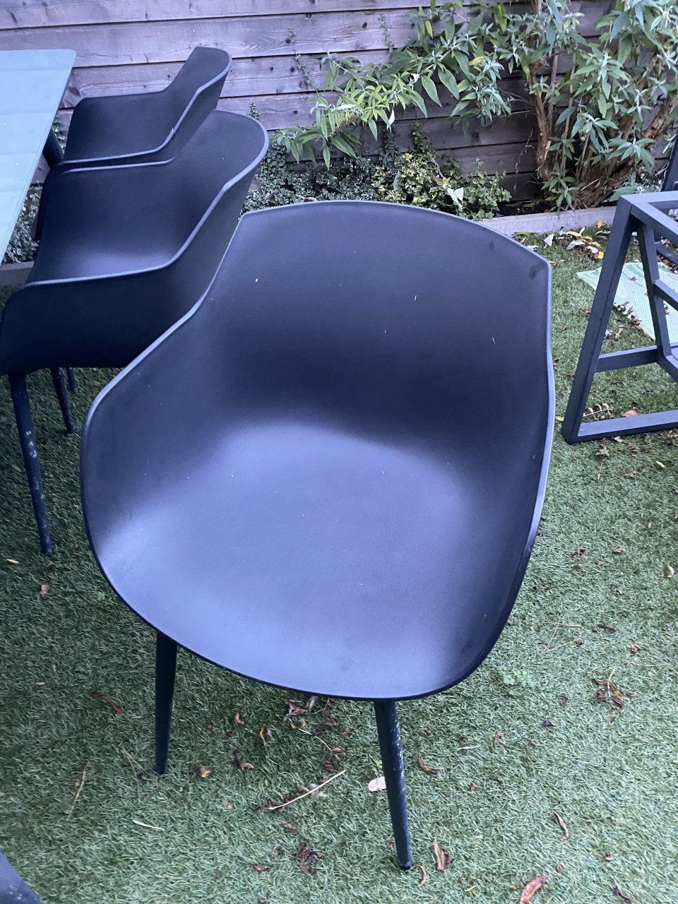 Tuinset, tafel 2,20 m en 6 kuipstoelen zwart