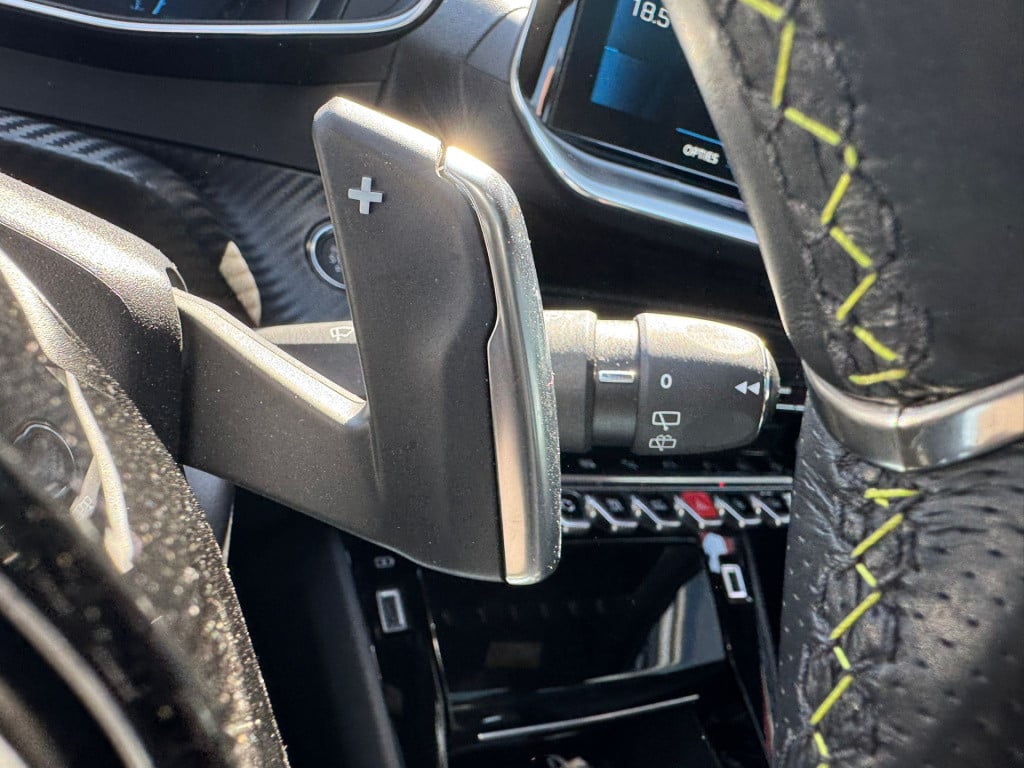 Peugeot 208 1.2 puretech gt black edition