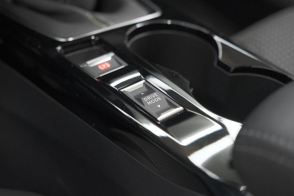 Peugeot 2008 puretech 130 gt | elektrisch panoramadak | camera | dodehoekde