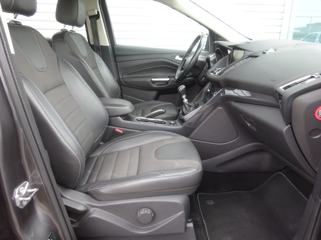 Ford Kuga 1.5 titanium navigatie / trekhaak / camera / cruise / pdc