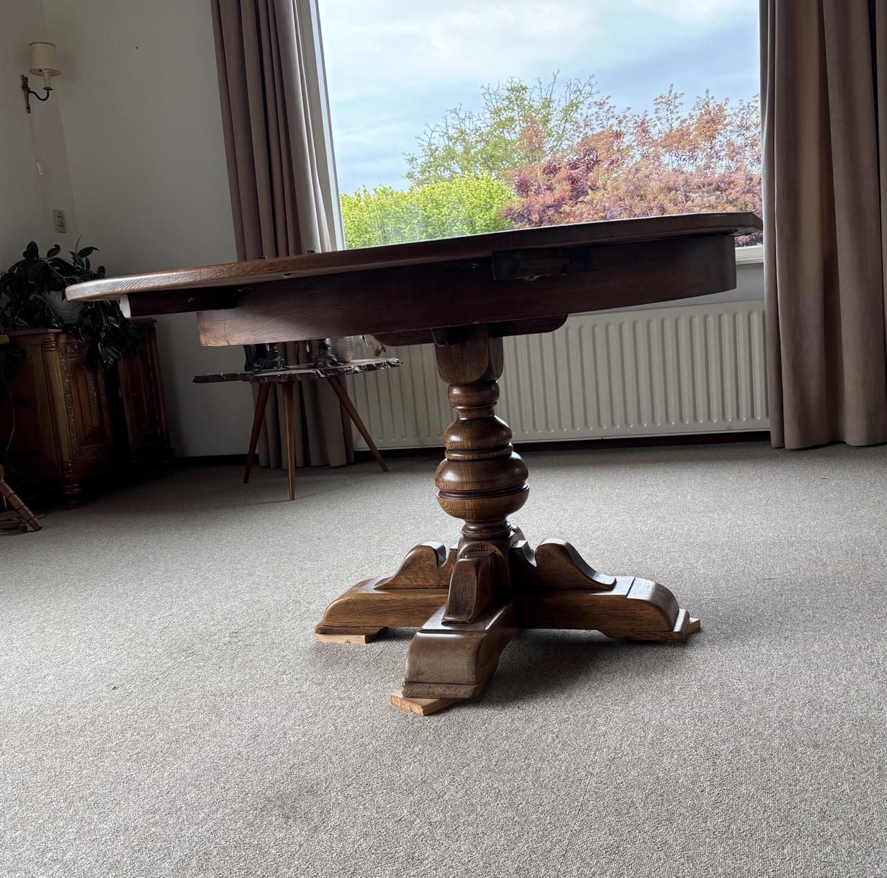 Houten ovale eettafel