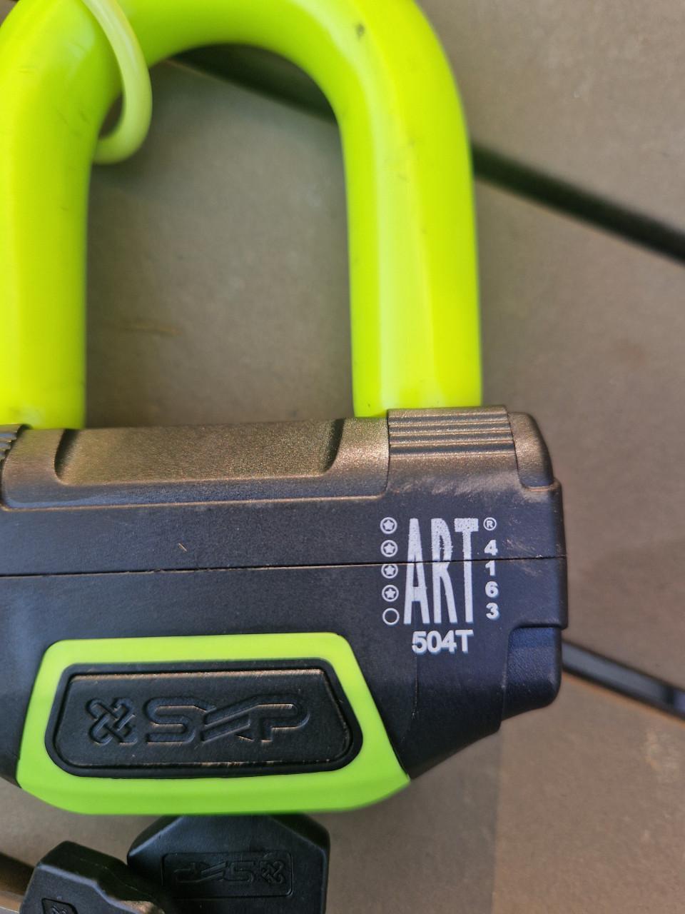 ART 4 gekeurd motorslot - Zo goed als nieuw