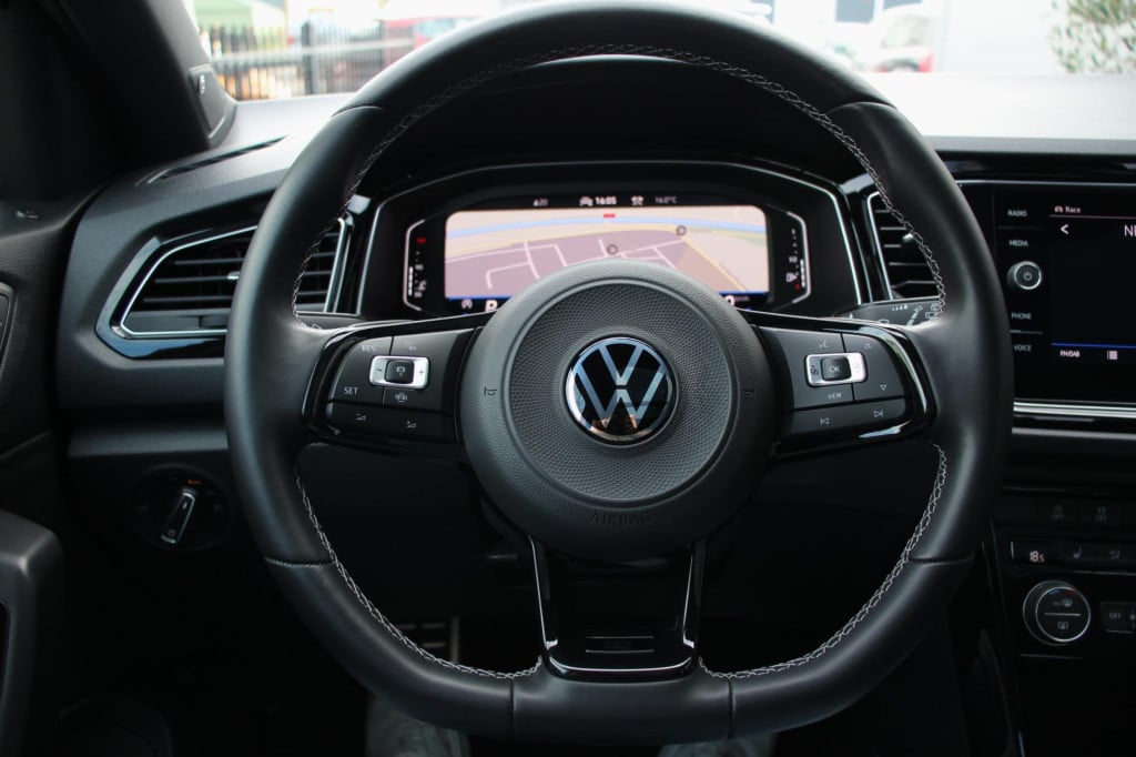 Volkswagen T-roc 2.0 tsi r 4motion - akrapovic - virtual - pano - leder - a