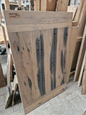 Tafel gemaakt van wagondelen