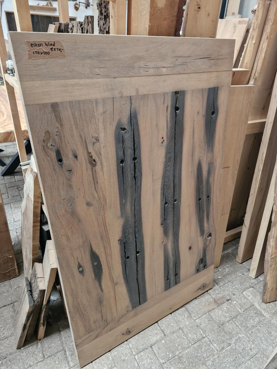 Tafel gemaakt van wagondelen