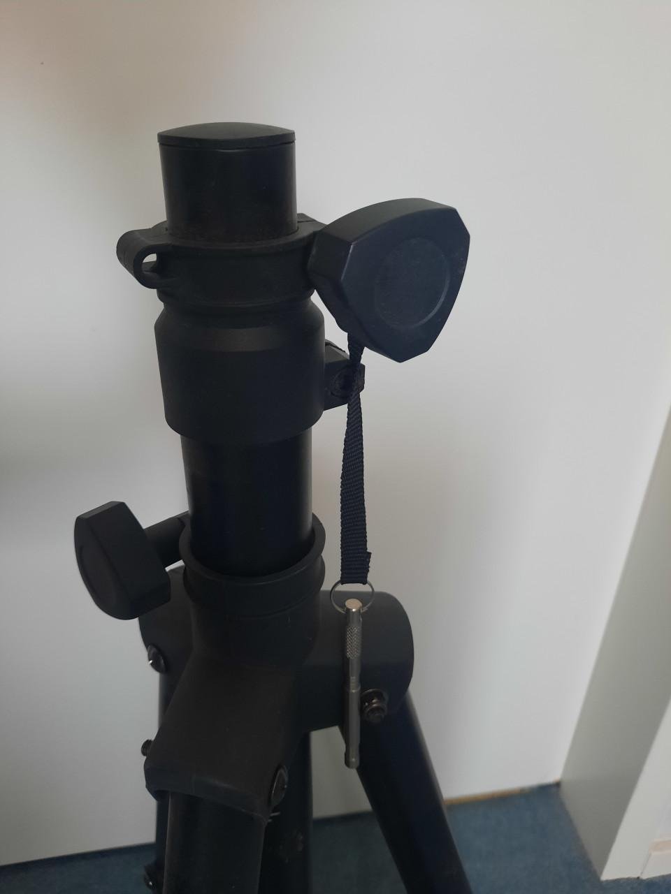 Konig lichtgewicht driepoot statief voor schotel   nooit gebruikt