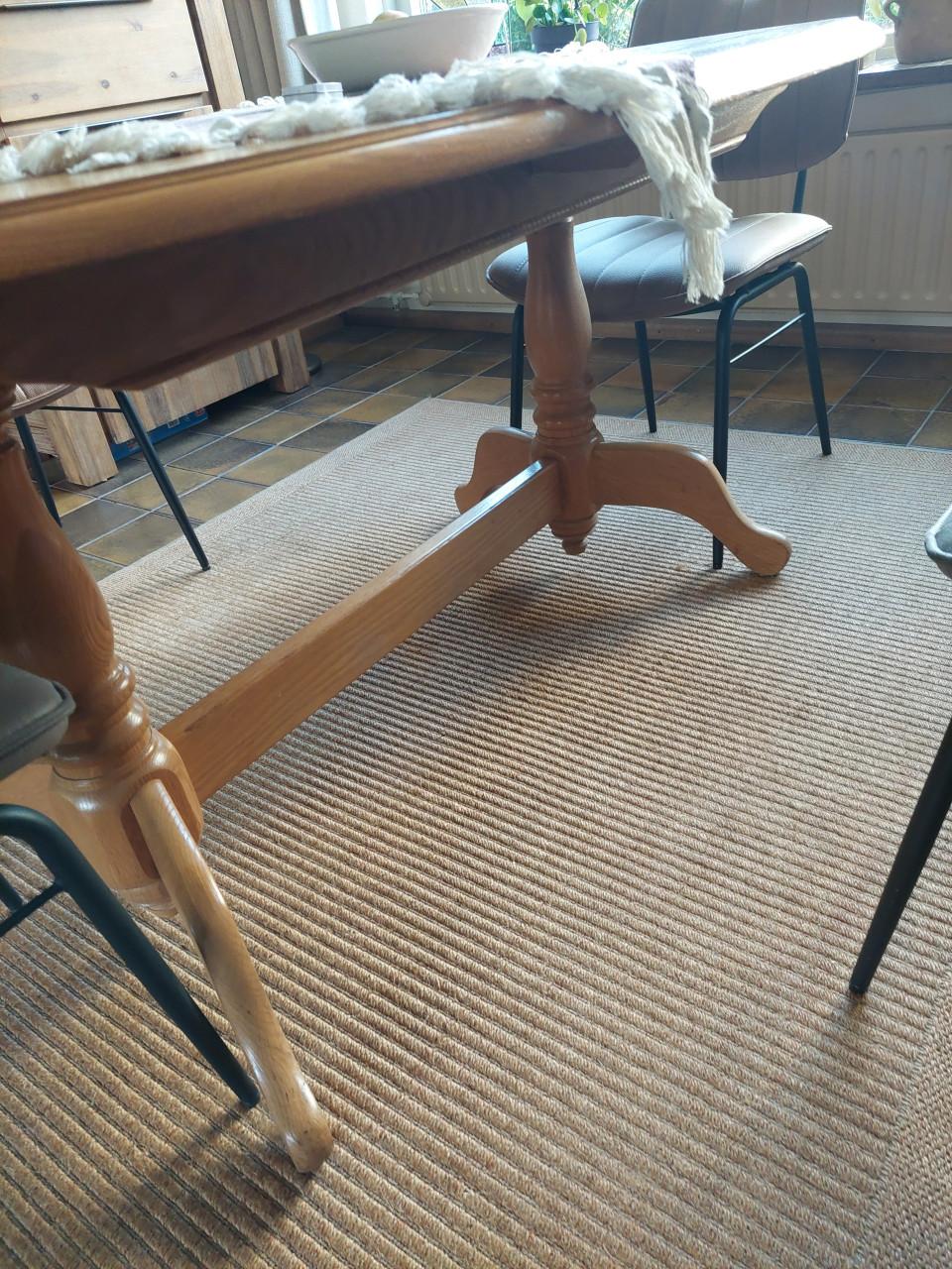 Ovale tafels: 1 salon tafel en 1 eettafel