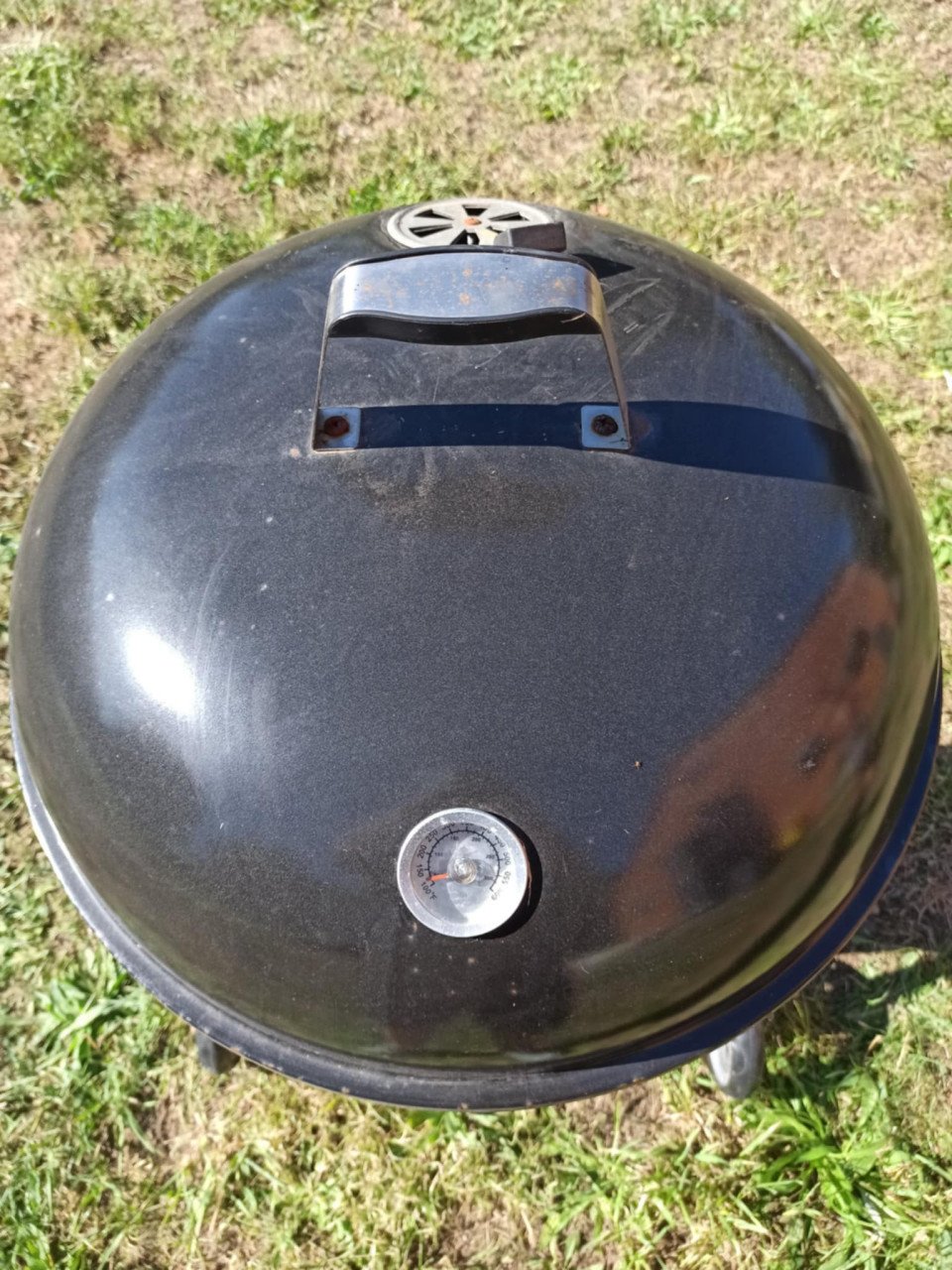 BBQ / Barbecue met deksel en temperatuurmeter