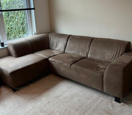 Te koop; hoekbank met poef