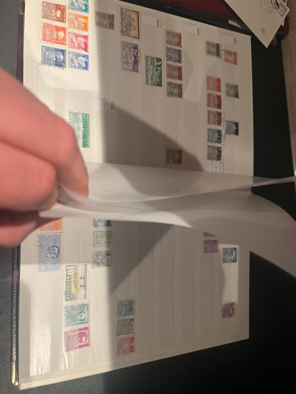 Kleine collectie Zwitserland in mooi album met gaaf blok!